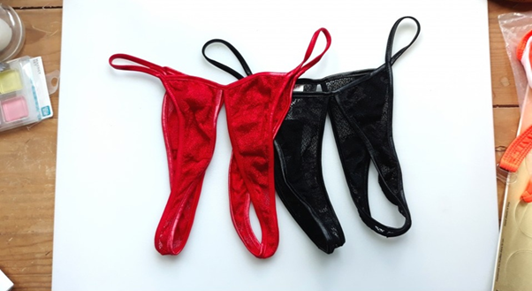 A red and black thongsAI-generated content may be incorrect.